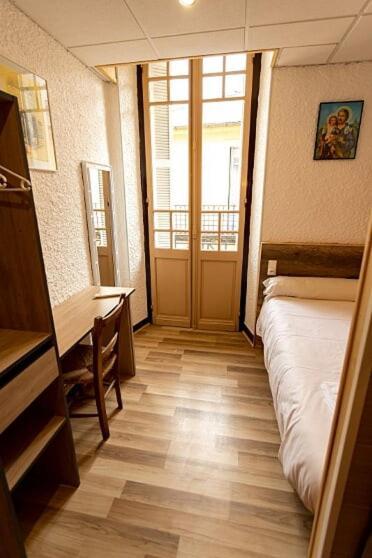 Hotel-Restaurant Le Saint Christophe Lourdes Dış mekan fotoğraf